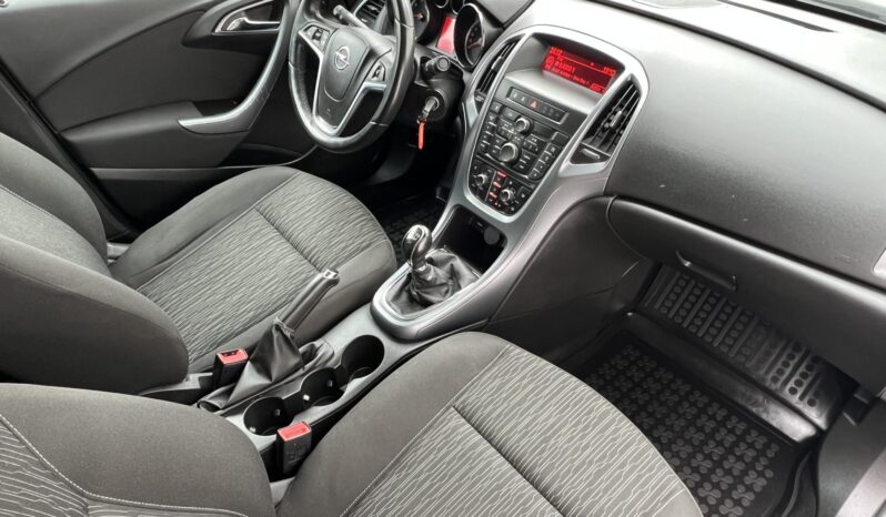 OPEL ASTRA J Sedan 1.6 Enjoy Magyarországi!!!! full
