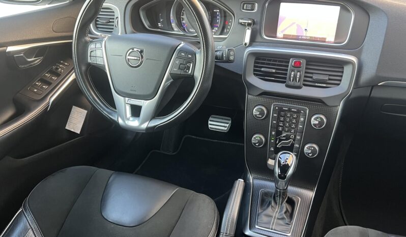 VOLVO V40 2.0 D [D3] R-Design Momentum Geartronic Vezetett szervízkönyv!!! Sérülésmentes!!! full