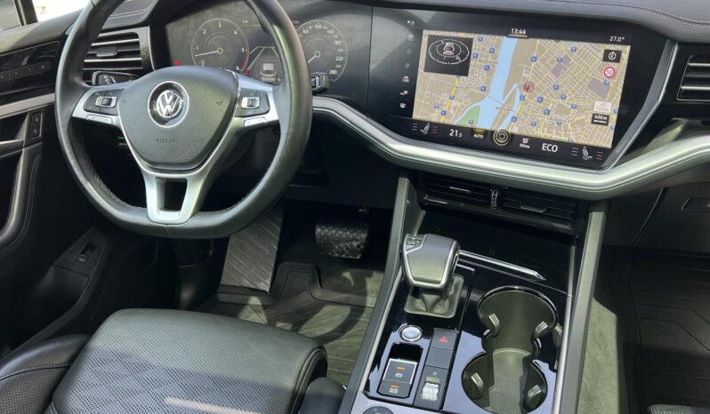 VOLKSWAGEN TOUAREG 3.0 V6 TDI Elegance Tiptronic ic Magyarországi!!! Vezetett szervízkönyv!!! Full-Full!!! full