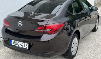 OPEL ASTRA J Sedan 1.6 Enjoy Magyarországi!!!! full
