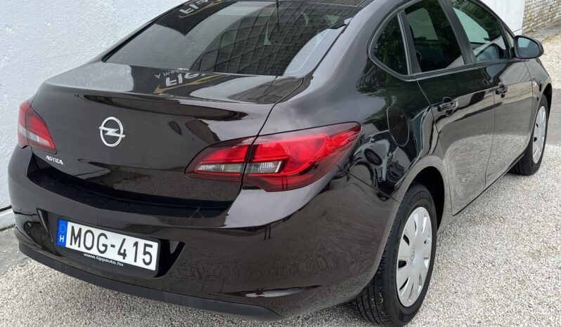 OPEL ASTRA J Sedan 1.6 Enjoy Magyarországi!!!! full