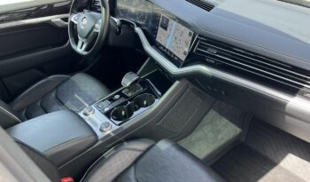 VOLKSWAGEN TOUAREG 3.0 V6 TDI Elegance Tiptronic ic Magyarországi!!! Vezetett szervízkönyv!!! Full-Full!!! full