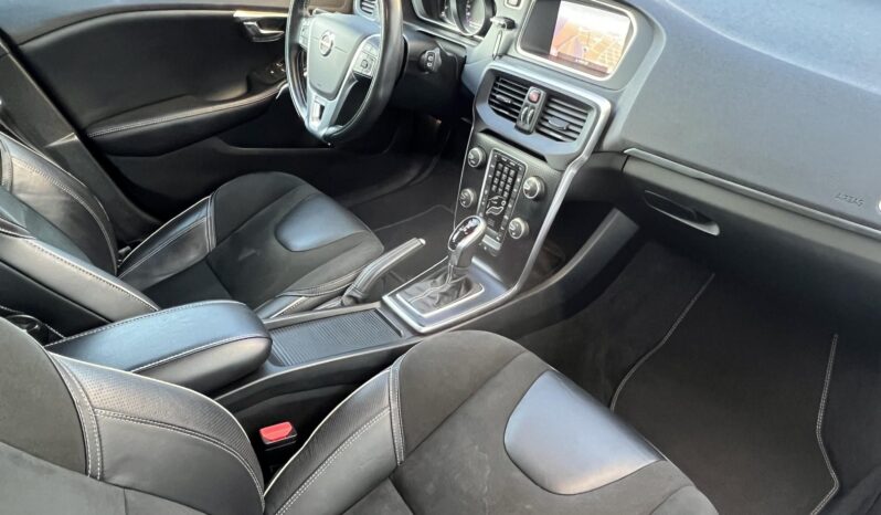 VOLVO V40 2.0 D [D3] R-Design Momentum Geartronic Vezetett szervízkönyv!!! Sérülésmentes!!! full