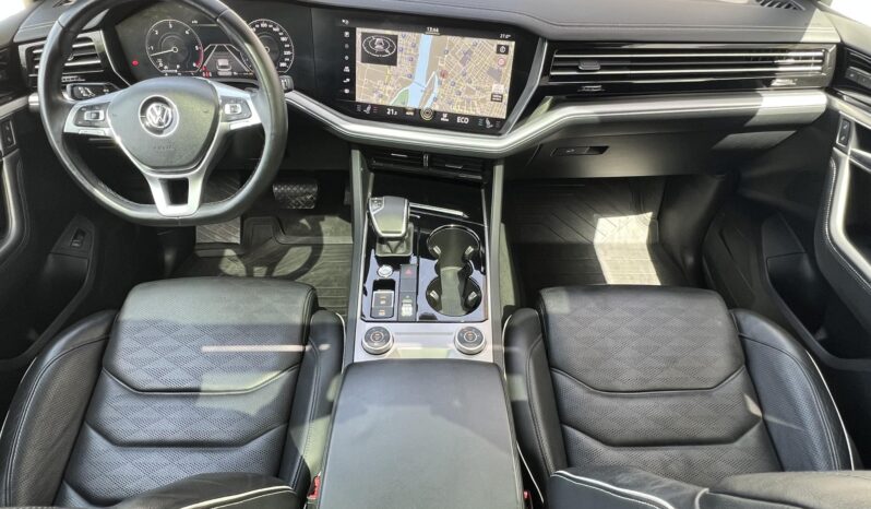 VOLKSWAGEN TOUAREG 3.0 V6 TDI Elegance Tiptronic ic Magyarországi!!! Vezetett szervízkönyv!!! Full-Full!!! full