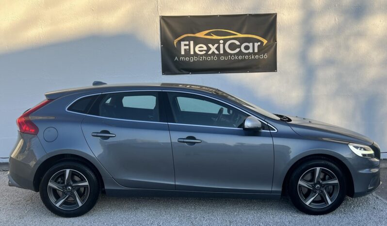 VOLVO V40 2.0 D [D3] R-Design Momentum Geartronic Vezetett szervízkönyv!!! Sérülésmentes!!! full