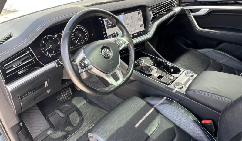 VOLKSWAGEN TOUAREG 3.0 V6 TDI Elegance Tiptronic ic Magyarországi!!! Vezetett szervízkönyv!!! Full-Full!!! full