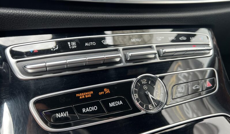 MERCEDES-BENZ E 220 d 9G-TRONIC Luxury! Vezetett szervizkönyv! full