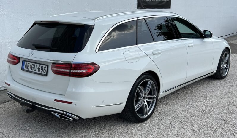 MERCEDES-BENZ E 220 d T 9G-TRONIC Mild hybrid drive Sérülésmentes! Gyári fényezés! Gyönyörű állapot! Vezetett szervizkönyv! full