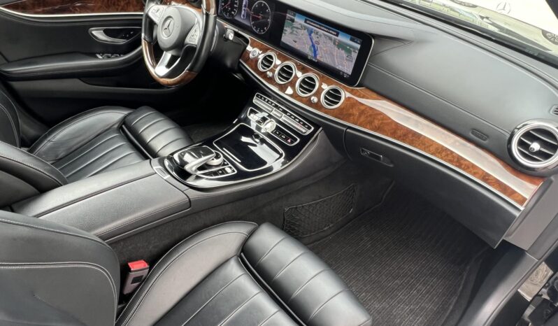 MERCEDES-BENZ E 220 d 9G-TRONIC Luxury! Vezetett szervizkönyv! full