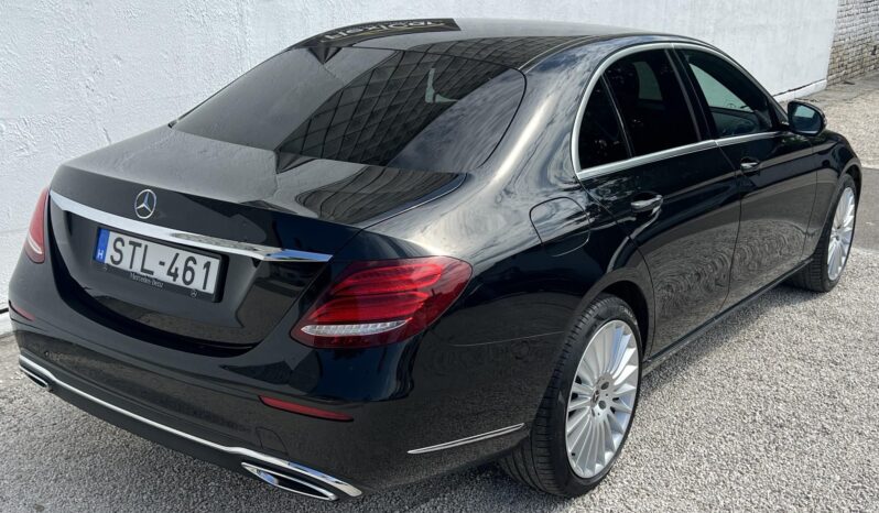 MERCEDES-BENZ E 220 d 9G-TRONIC Luxury! Vezetett szervizkönyv! full