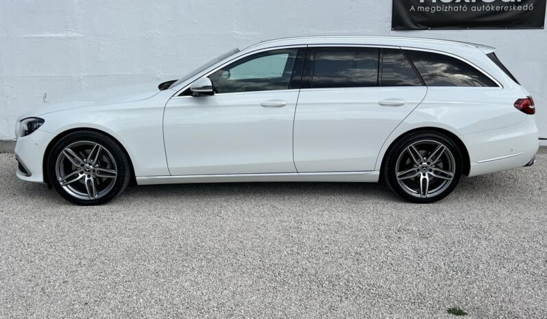 MERCEDES-BENZ E 220 d T 9G-TRONIC Mild hybrid drive Sérülésmentes! Gyári fényezés! Gyönyörű állapot! Vezetett szervizkönyv! full