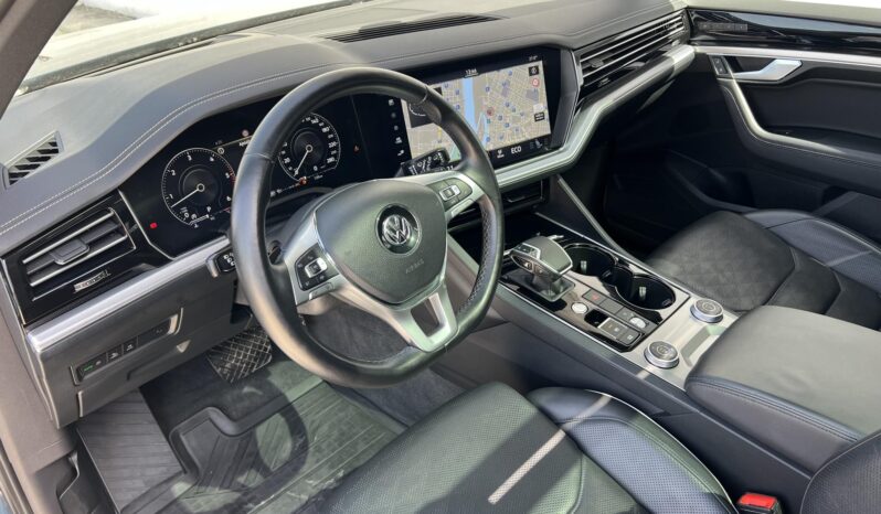 VOLKSWAGEN TOUAREG 3.0 V6 TDI Elegance Tiptronic ic Magyarországi!!! Vezetett szervízkönyv!!! Full-Full!!! full