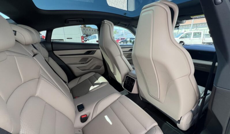PORSCHE TAYCAN Magyarországi 1ÉV GYÁRI GARANCIÁVAL!!! Performance Plus full