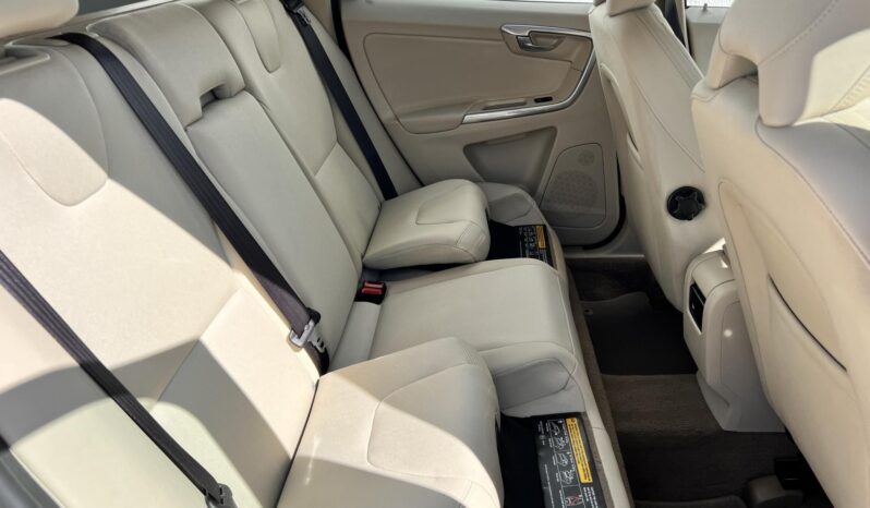 VOLVO XC60 2.4 D [D4] Momentum Geartronic AWD! Vez.sz.könyv NAGYSZERVIZ UTÁN!!! full