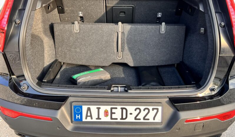 VOLVO XC40 2.0 [B3] MHEV Plus Dark Black Edition DCT Magyarországi 27% ÁFA-s számlával !!! 19600km! ÚJSZERŰ!!! full