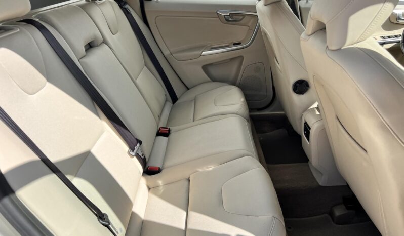 VOLVO XC60 2.4 D [D4] Momentum Geartronic AWD! Vez.sz.könyv NAGYSZERVIZ UTÁN!!! full