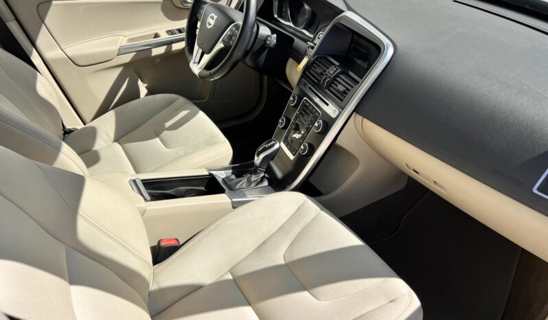 VOLVO XC60 2.4 D [D4] Momentum Geartronic AWD! Vez.sz.könyv NAGYSZERVIZ UTÁN!!! full