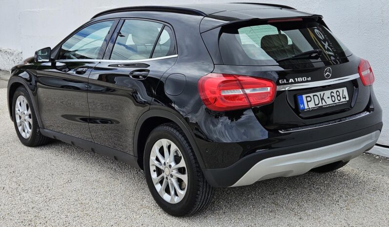 MERCEDES-BENZ GLA-OSZTÁLY GLA 180 CDI d Style 7G-DCT MAGYARORSZÁGI – 88.000 KM – ÚJSZERŰ ÁLLAPOTBAN!! full