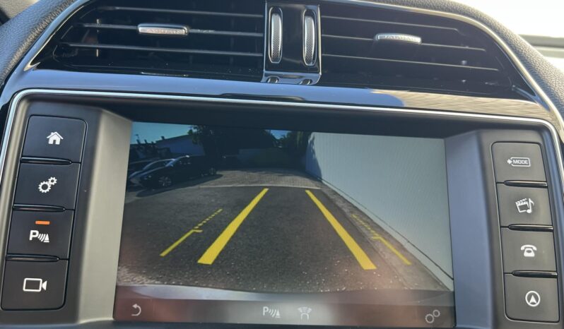 JAGUAR XE 2.0 l4D Prestige (Automata) Magyarországi. gyönyörű állapot. végig vezetett szervizkönyv! full