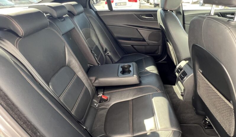 JAGUAR XE 2.0 l4D Prestige (Automata) Magyarországi. gyönyörű állapot. végig vezetett szervizkönyv! full