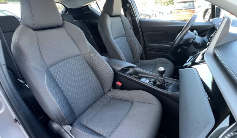 TOYOTA C-HR 1.2T Comfort Magyarországi. sérülésmentes. végig vezetett szervizkönyv! full