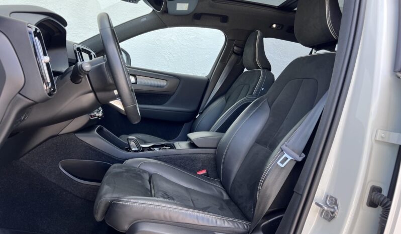 VOLVO XC40 2.0 [B4] MHEV R-Design AWD Geartronic 60.000km Magyarországi GYÖNYÖRŰ! Panorámatető Vez.sz.könyv! full