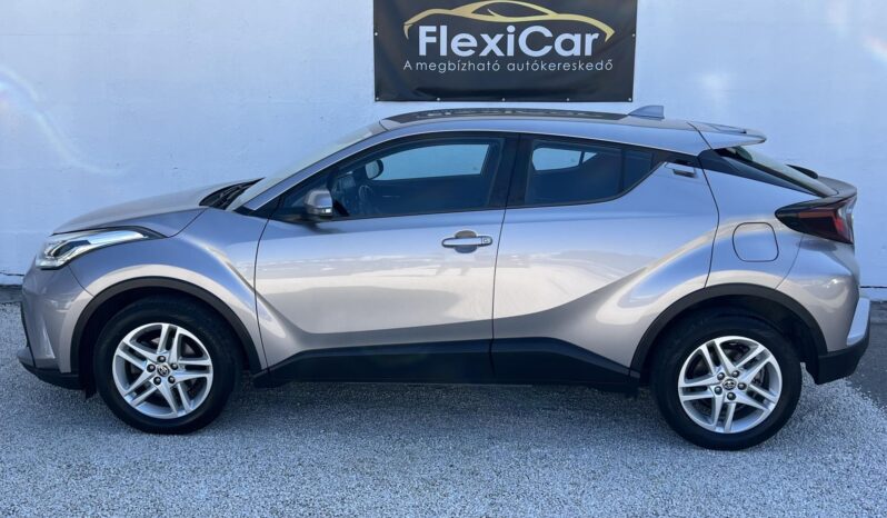 TOYOTA C-HR 1.2T Comfort Magyarországi. sérülésmentes. végig vezetett szervizkönyv! full