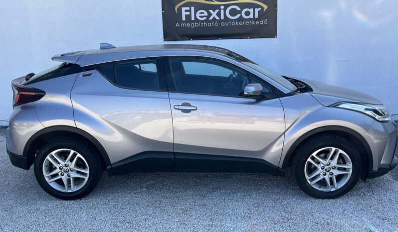 TOYOTA C-HR 1.2T Comfort Magyarországi. sérülésmentes. végig vezetett szervizkönyv! full