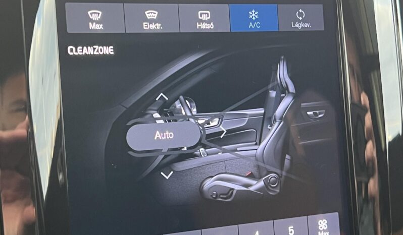 VOLVO XC60 2.0 [T6] Plus Dark AWD Geartronic Magyarországi! Vez.sz.könyv! ÚJSZERŰ! LÉGRUGÓ! VONÓHOROG! PANORÁMATETŐ full