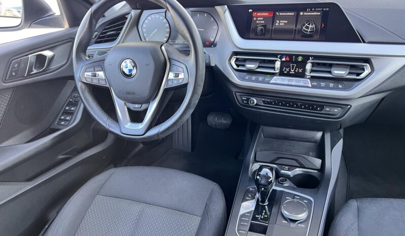BMW 118i Advantage DKG Nagyon szép állapotban! Vezetett Szervizkönyv! full