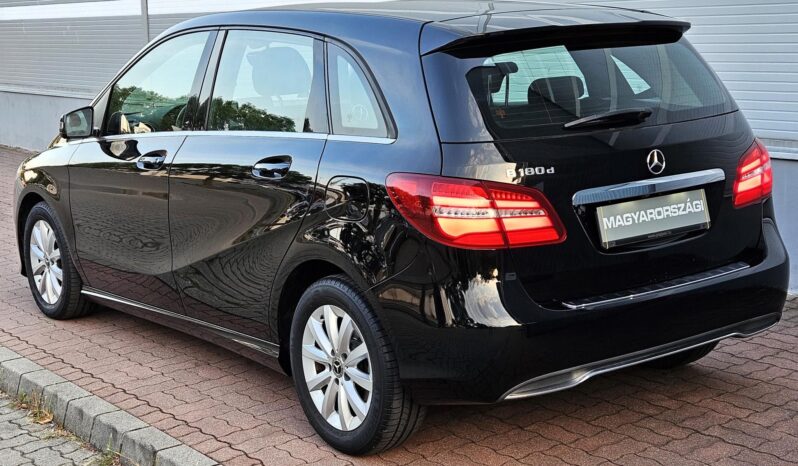 MERCEDES-BENZ B-OSZTÁLY B 180 d 7G-DCT MAGYAR – 72.000 KM – ÚJSZERŰ ÁLLAPOTBAN!! full