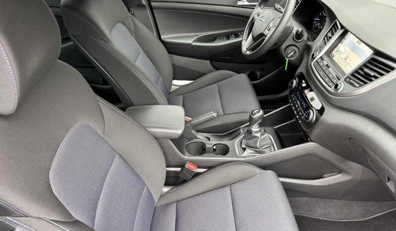HYUNDAI TUCSON 1.6 GDI Premium MAGYAR – 36.000 KM – ÚJSZERŰ ÁLLAPOTBAN!! full