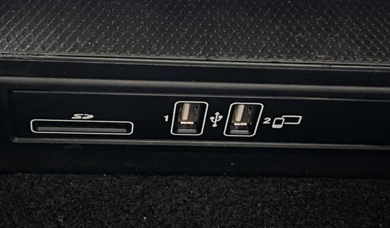 MERCEDES-BENZ C 180 9G-TRONIC Magyarországi. végig vezetett szervizkönyv! full