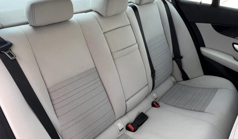 MERCEDES-BENZ C 180 9G-TRONIC Magyarországi. végig vezetett szervizkönyv! full