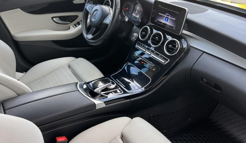 MERCEDES-BENZ C 180 9G-TRONIC Magyarországi. végig vezetett szervizkönyv! full