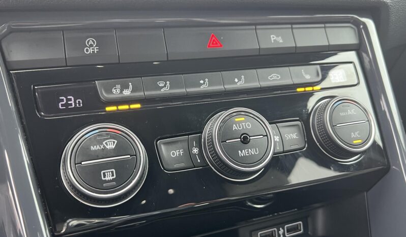 VOLKSWAGEN T-ROC 2.0 TSI Sport 4Motion DSG Magyarországi! Első tulajdonostól! Bicolor bőr! Digit Műszerfal! Sérülédmentes! full