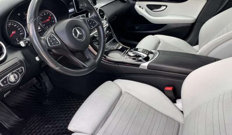 MERCEDES-BENZ C 180 9G-TRONIC Magyarországi. végig vezetett szervizkönyv! full