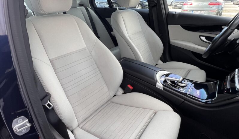 MERCEDES-BENZ C 180 9G-TRONIC Magyarországi. végig vezetett szervizkönyv! full