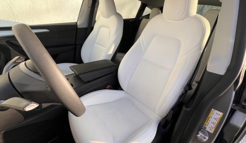 TESLA MODEL Y Performance AWD (Automata) Magyarországi! Sérülédmentes! Midnight Silver! White Interior! Gyönyörű állapot! full