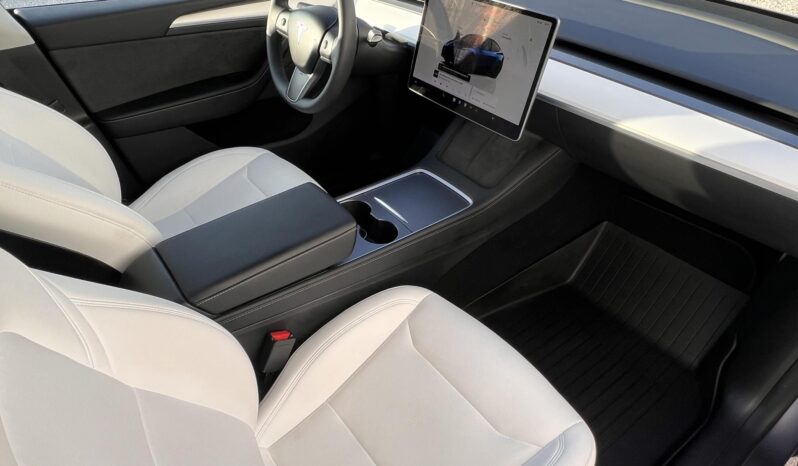 TESLA MODEL Y Performance AWD (Automata) Magyarországi! Sérülédmentes! Midnight Silver! White Interior! Gyönyörű állapot! full