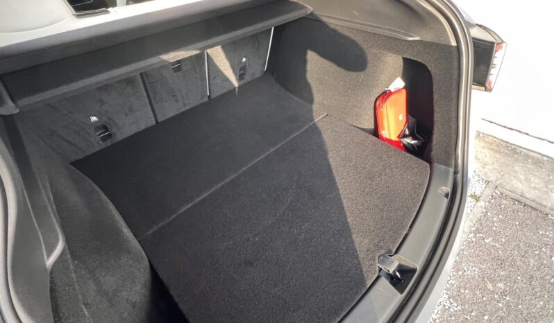 TESLA MODEL Y Performance AWD (Automata) Magyarországi! Sérülédmentes! Midnight Silver! White Interior! Gyönyörű állapot! full