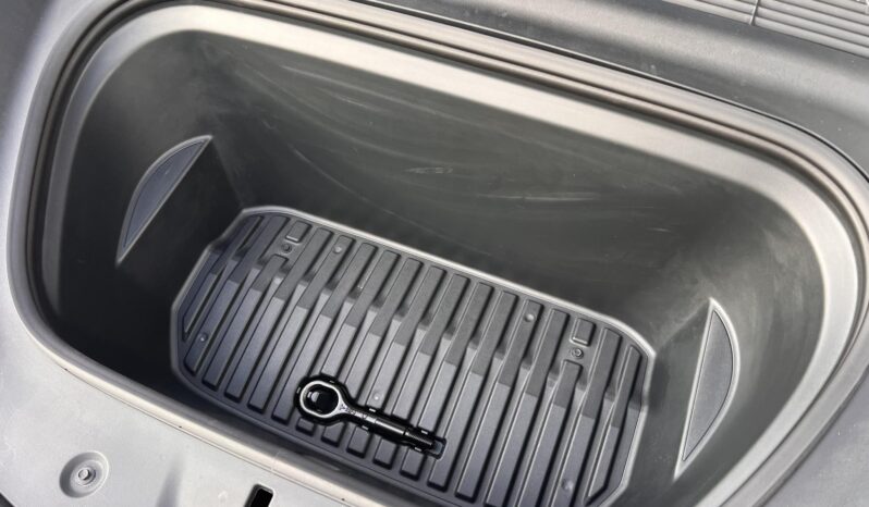 TESLA MODEL Y Performance AWD (Automata) Magyarországi! Sérülédmentes! Midnight Silver! White Interior! Gyönyörű állapot! full