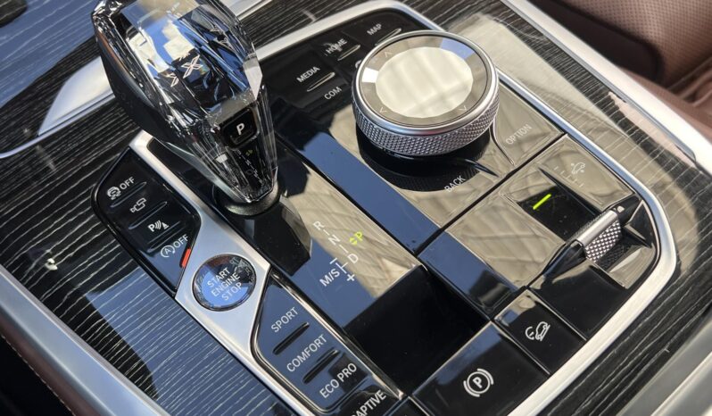 BMW X7 M50i (Automata) Vezetett szervizkönyv!!! 82.000Km!!! Sérülésmentes!!! Full-Full!!! full