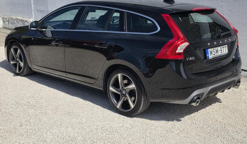 VOLVO V60 2.0 D [D4] R-Design Momentum Magyarországi Vezetett szervizkönyv! GYÖNYÖRŰ!!! full