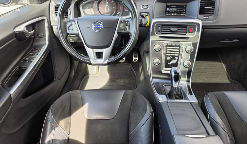 VOLVO V60 2.0 D [D4] R-Design Momentum Magyarországi Vezetett szervizkönyv! GYÖNYÖRŰ!!! full