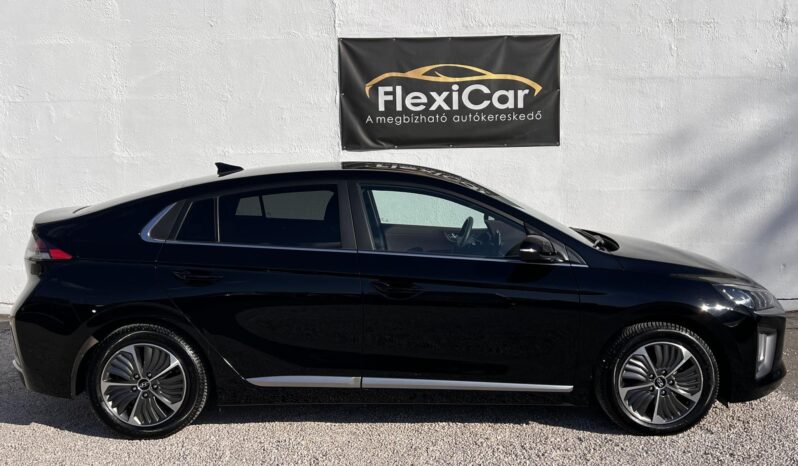 HYUNDAI IONIQ plug-in 1.6 GDi Premium DCT Vezetett szervizkönyv!!! Gyári fényezés!!! full