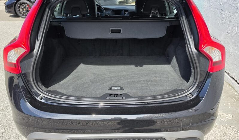 VOLVO V60 2.0 D [D4] R-Design Momentum Magyarországi Vezetett szervizkönyv! GYÖNYÖRŰ!!! full