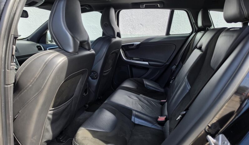 VOLVO V60 2.0 D [D4] R-Design Momentum Magyarországi Vezetett szervizkönyv! GYÖNYÖRŰ!!! full