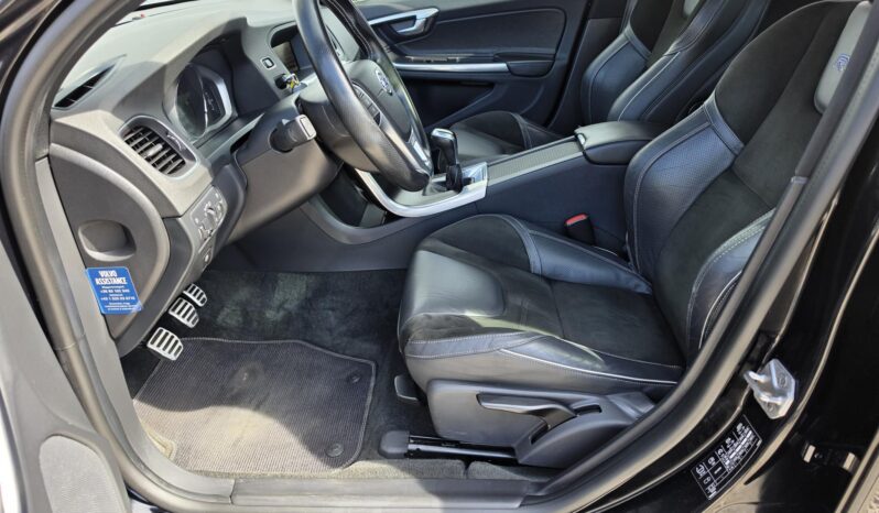 VOLVO V60 2.0 D [D4] R-Design Momentum Magyarországi Vezetett szervizkönyv! GYÖNYÖRŰ!!! full