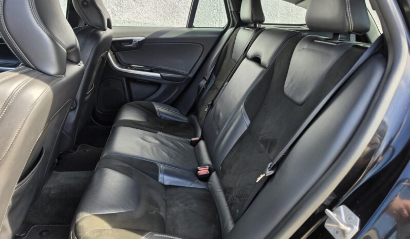 VOLVO V60 2.0 D [D4] R-Design Momentum Magyarországi Vezetett szervizkönyv! GYÖNYÖRŰ!!! full